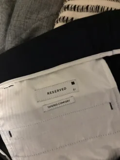 Outlet Reserved Tummansiniset suorat housut