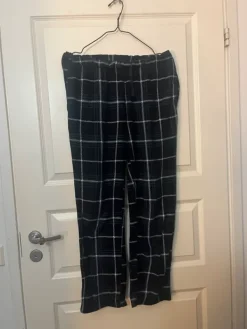 Online Tummansiniset yö housut