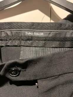 Hot Tulo Tailor Turo Tailor - miesten musta pukusetti