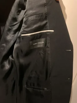 Hot Tulo Tailor Turo Tailor - miesten musta pukusetti