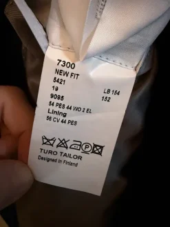 Turo taylor Turo Tailor miesten puku