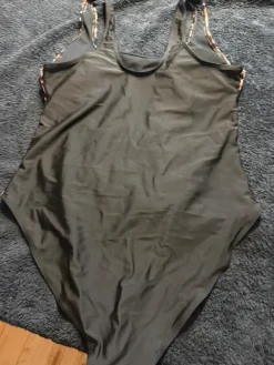 Discount Uimapuku , uusi koko xl