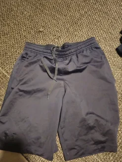 New Under Armour treenishortsit