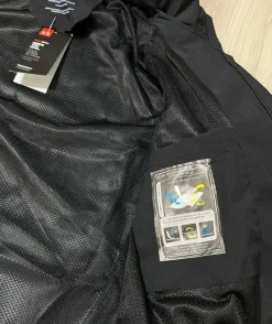 Hot Under Armour tuulitakki