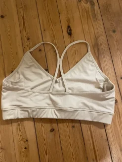 Sale Urheilurintaliivit