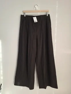 Clearance H&M Uudet väljät pull-on housut, M/L