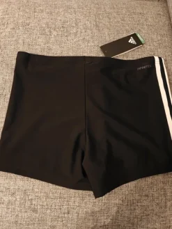 Hot adidas Uudet, käyttämättömät uimahousut