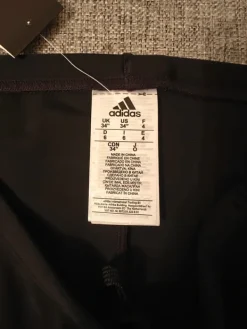 Hot adidas Uudet, käyttämättömät uimahousut