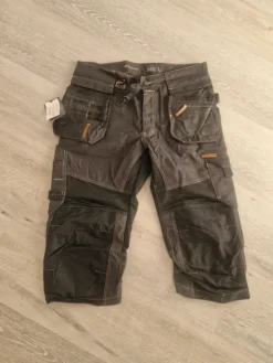 Outlet Uudet riipputaskuhousut (54)