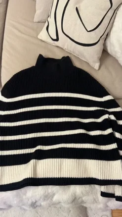 Gina Tricot Vaakaraitainen neule