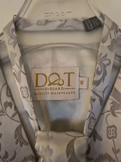 DOT Vaalea England liivi ja kravaatti (40)