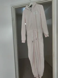 Esmara Vaaleanpunainen oloasu