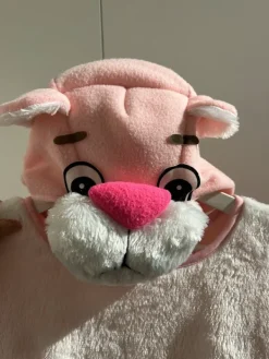 New Vaaleanpunainen pantteri -naamiaisasu