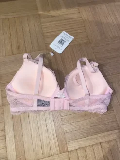 Clearance cherries Vaaleanpunaiset pitsi rintaliivit