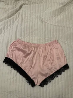 New Amisu Vaaleanpunaiset pitsishortsit L/XL