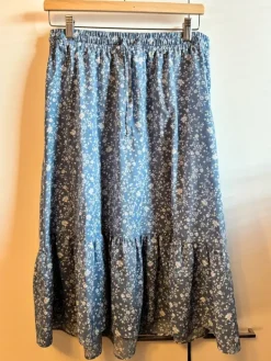 New ONLY Vaaleansininen kukkahame