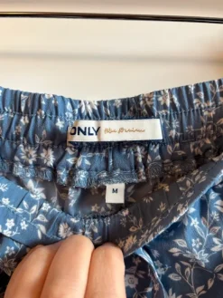 New ONLY Vaaleansininen kukkahame