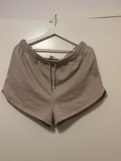 Online H&M Vaaleat collegeshortsit