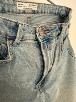 Stradivarius Vaaleat revityt farkut