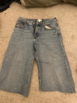 Clearance H&M Vaaleensiniset jortsit