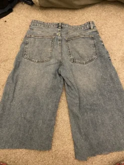 Clearance H&M Vaaleensiniset jortsit