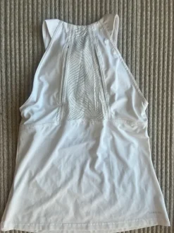 Online adidas Valkoinen toppi koko M