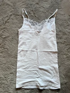 Outlet Valkoinen basic toppi S