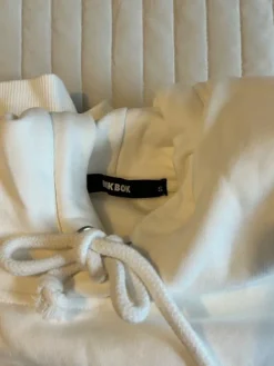 Sale Valkoinen huppari