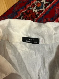 Online pine valkoinen kauluspaita