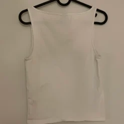 Online Valkoinen toppi