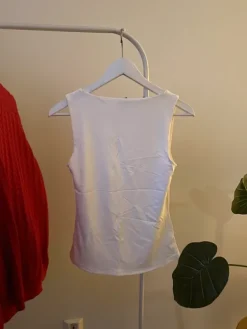 Sale Valkoinen toppi