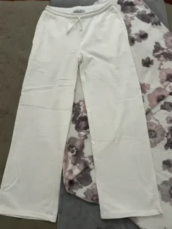 Discount valkoiset college housut