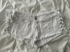 Outlet Valkoiset minishortsit