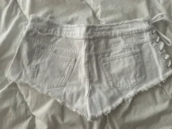 Outlet Valkoiset minishortsit