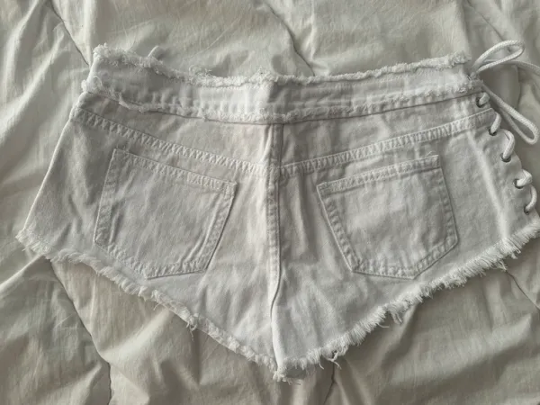 Outlet Valkoiset minishortsit