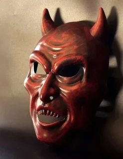 Clearance Velnio kaukė