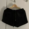 Gina Tricot Velour shortsit
