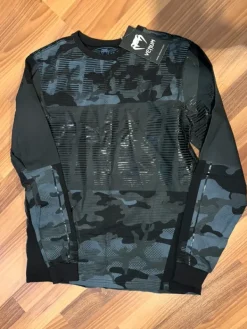 Discount Venum paita