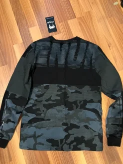 Discount Venum paita