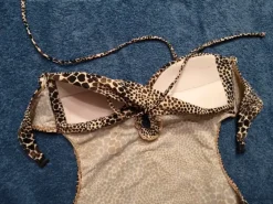 Discount Vähän käytetty kauniinmallinen uimapuku