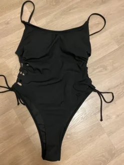 Best Vientisas maudymosi kostiumėlis