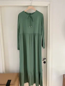 Best Vihreä maksimekko