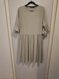 Outlet Boohoo Vihreä mekko