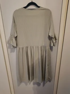 Outlet Boohoo Vihreä mekko