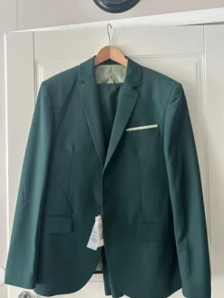 Sale Pier One Vihreä puku