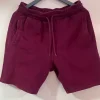 H&M Divided Viininpunaiset shortsit