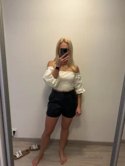 Online Vila nahkasortsit