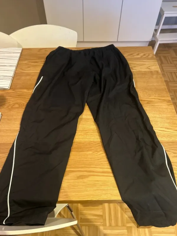 Discount Reebok Vintage black trackpants
