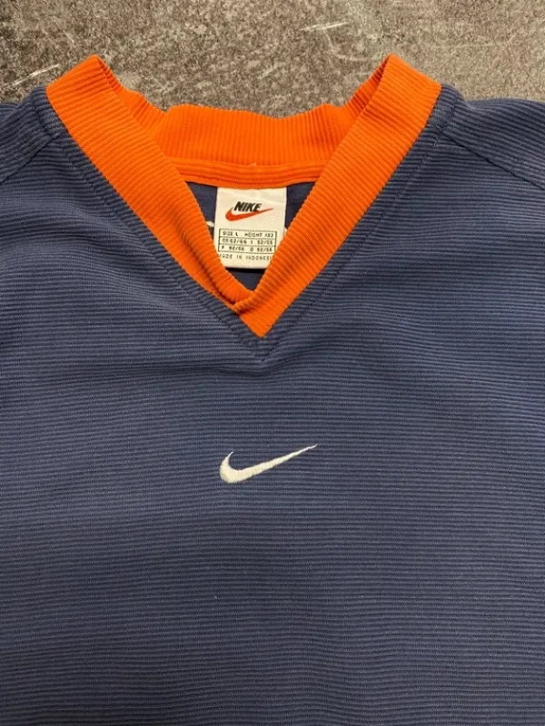 Discount Nike Vintage 90s center swoosh t-shirt