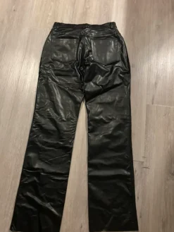 Discount Seppala Vinyyli housut 48 miesten